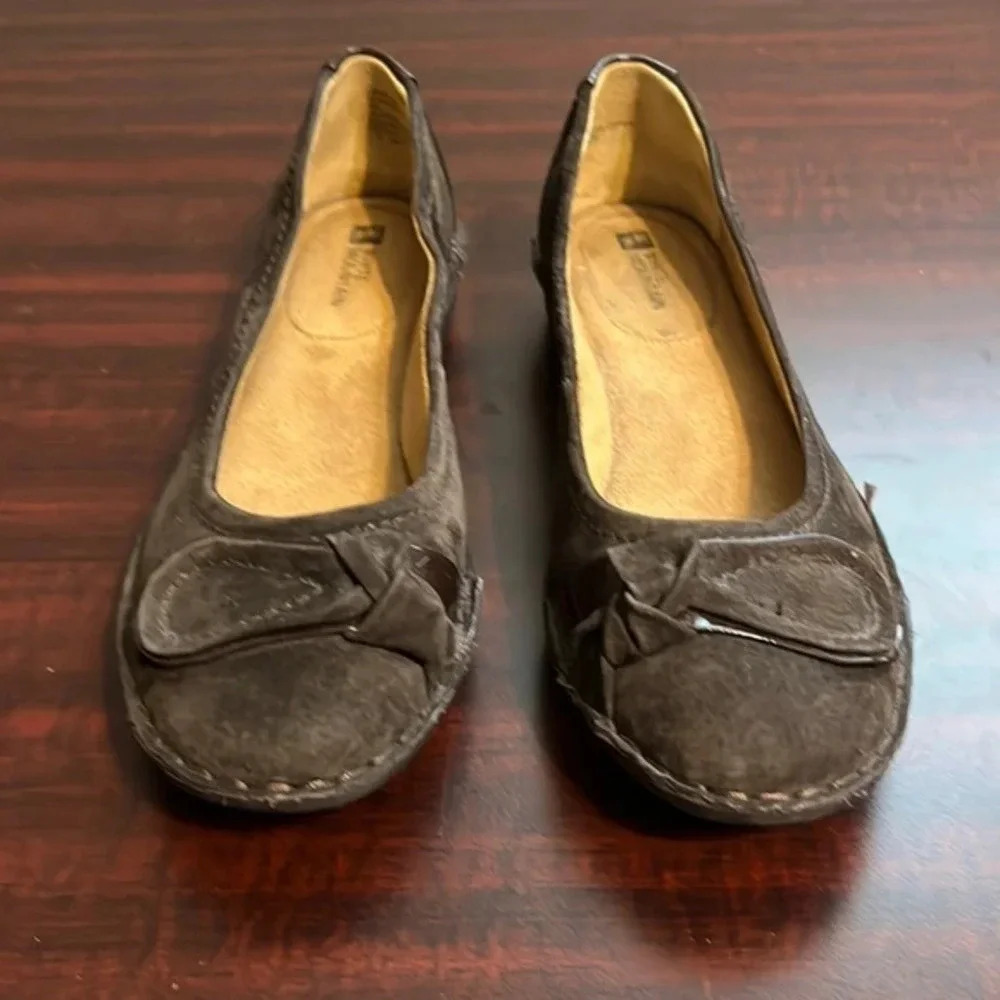 White Mountain | Suede Leather dark brown flats rounded toe women’s 7‎ M